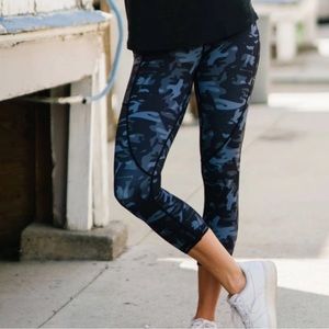 Zyia Active Light N' Tight Capris in Camo 6 O1